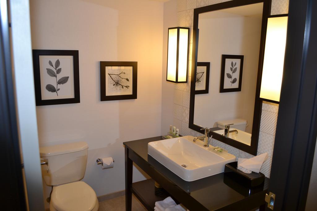 Country & By Radisson - St Paul Hotel