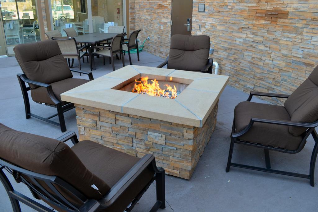Country & By Radisson - St Paul Roseville